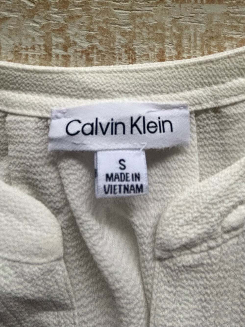 Calvin Klein Ivory/white Flutter-Sleeve Split-Neck Blouse - Picture 3 of 9